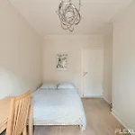 Room In Apartment In The Heart Of Paris Cultural
