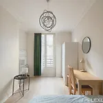 Room In Apartment In The Heart Of Paris Cultural